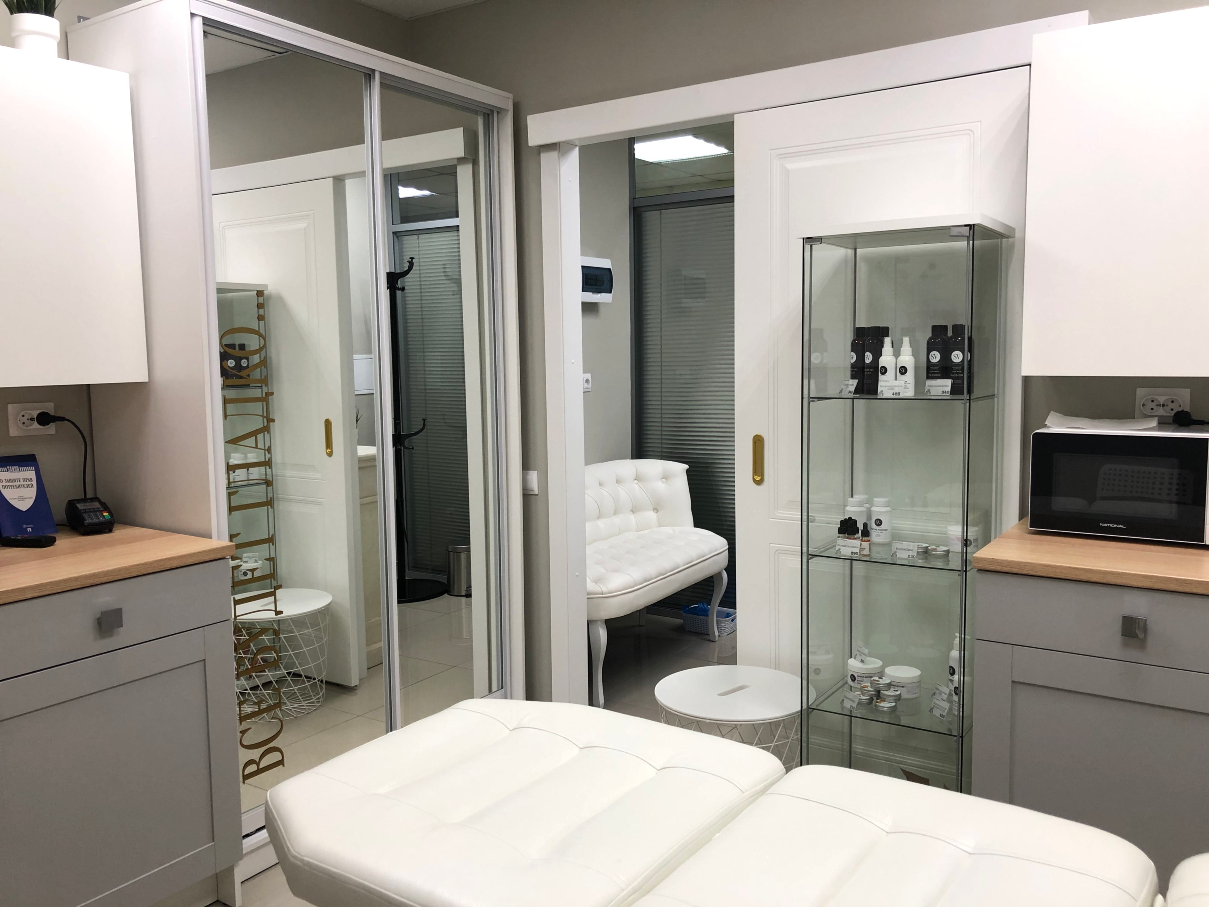 Интерьер студии депиляции